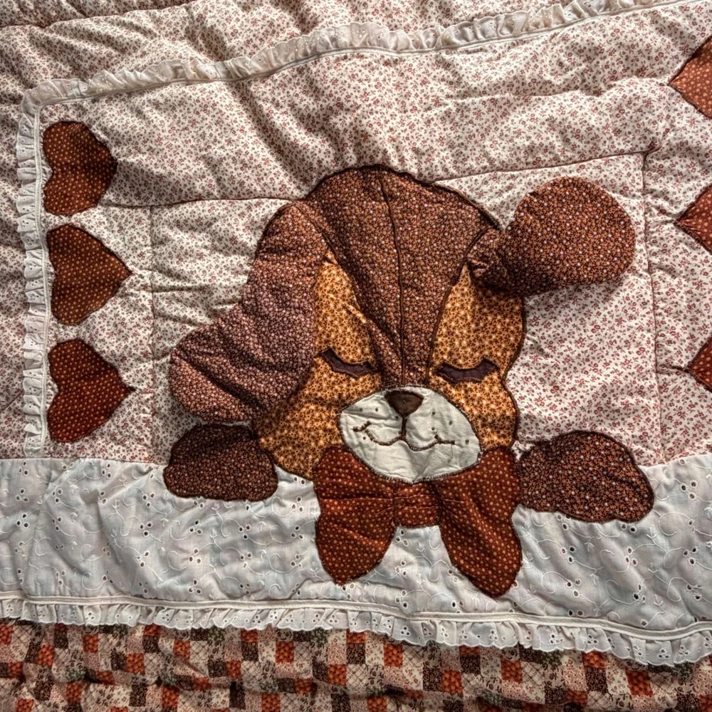 VTG Puppy Dog Patchwork Baby Quilt Floral Hearts Eyelet Lace Rust Cream‎ 38x51